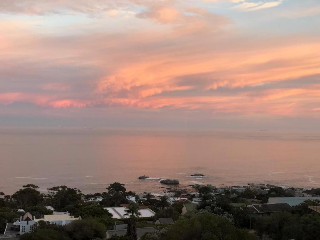 קייפטאון Camps Bay Blue Self-Catering Studios מראה חיצוני תמונה