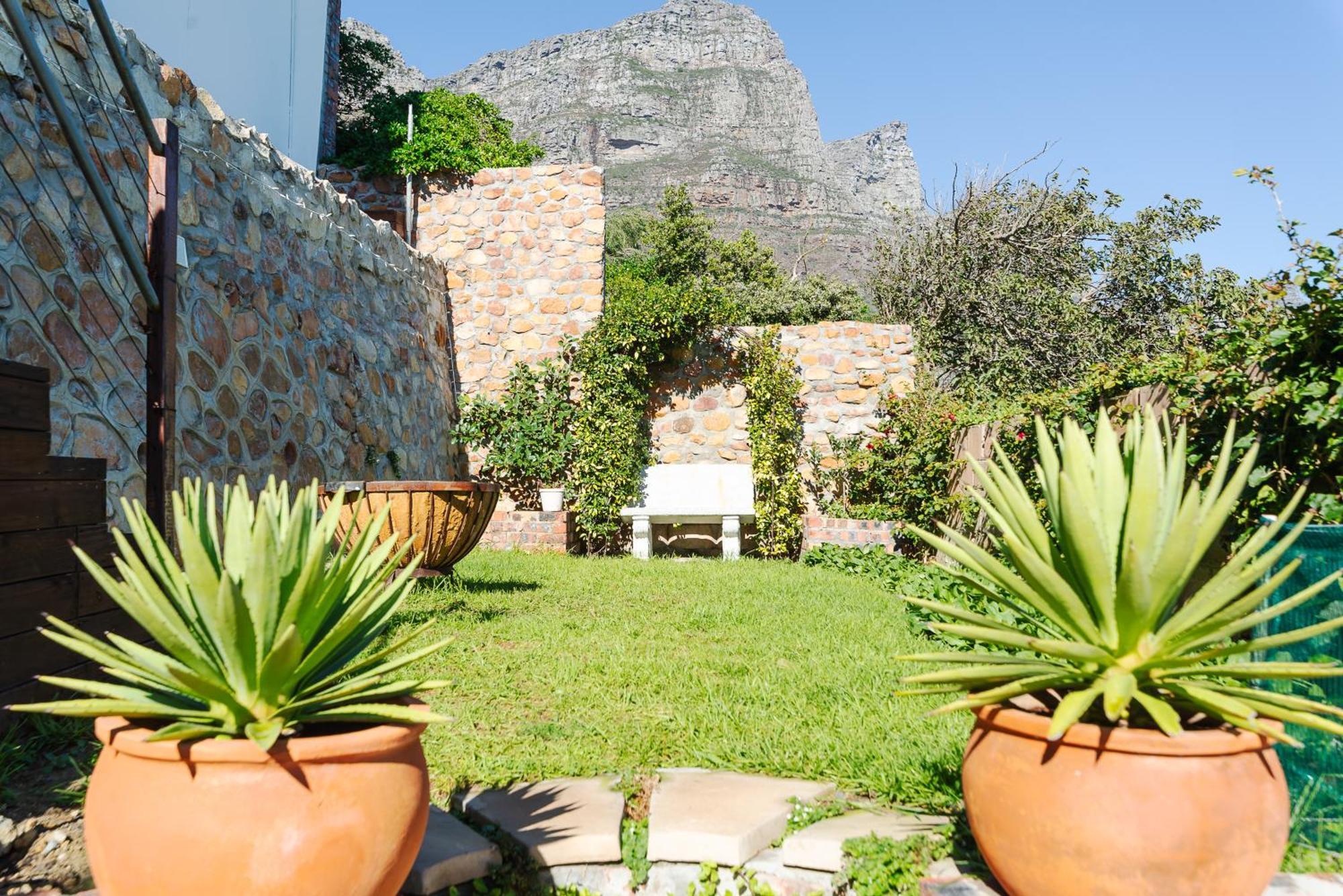 קייפטאון Camps Bay Blue Self-Catering Studios מראה חיצוני תמונה